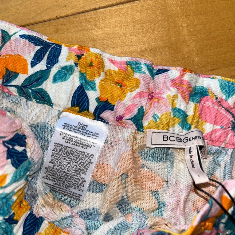 NWT BCBG high waisted floral shorts - Picture 5 of 10